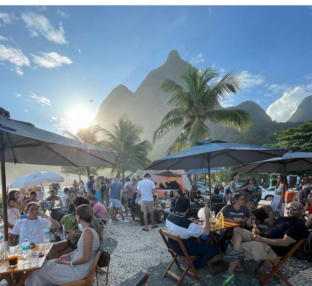 Quiosque na praia de São Conrado se torna point para pôr do sol