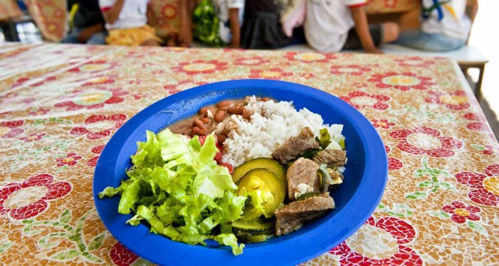 Como as escolas do Rio se preparam para banir alimentos ultraprocessados