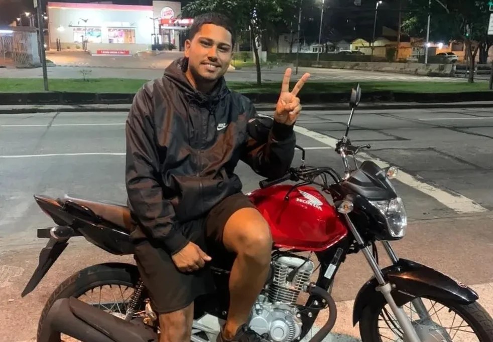 De Moto: Pedro Roberto já fez até música sobre os lanches que come