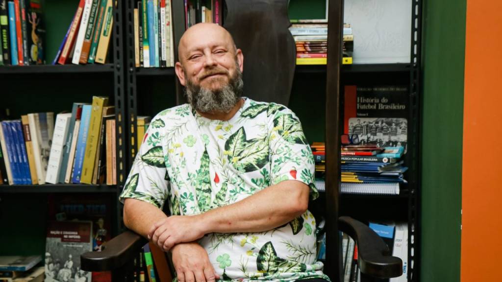 Bate-papo de Simas com D2 na Ocupação Iboru e mais programas 0800 no Rio