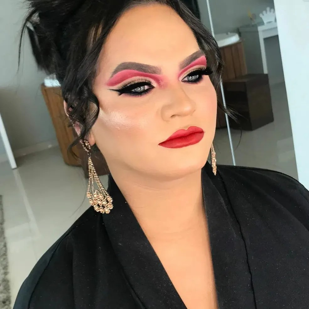 Quem era a mulher trans morta a facadas em casa, na Baixada Fluminense