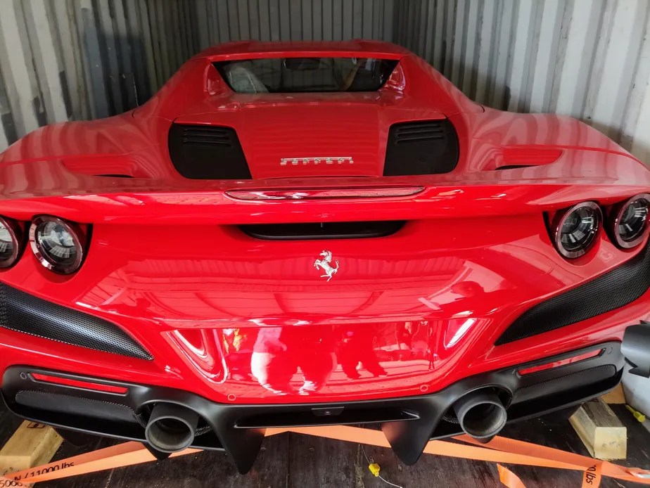 Por que Ferrari avaliada em quase 5 milhões foi apreendida no porto do Rio