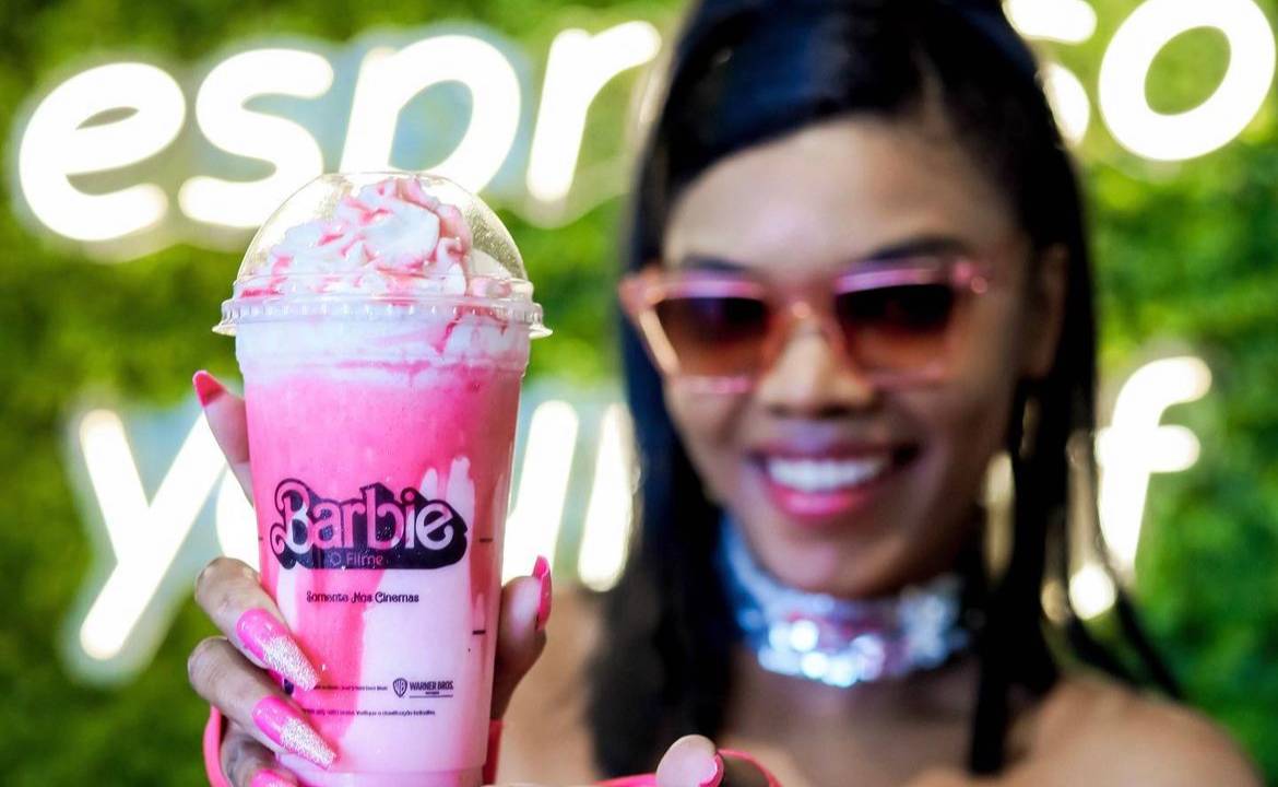 Go Coffee: bebida tem calda de glitter comestível cor-de-rosa