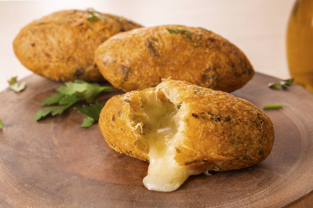 Casa-das-natas-100-Bolinhos-de-Bacalhau-Recheados-com-queijo-da-Serra-da-Canastra-Foto-Auê-Fotoconceito.jpg Casa das Natas