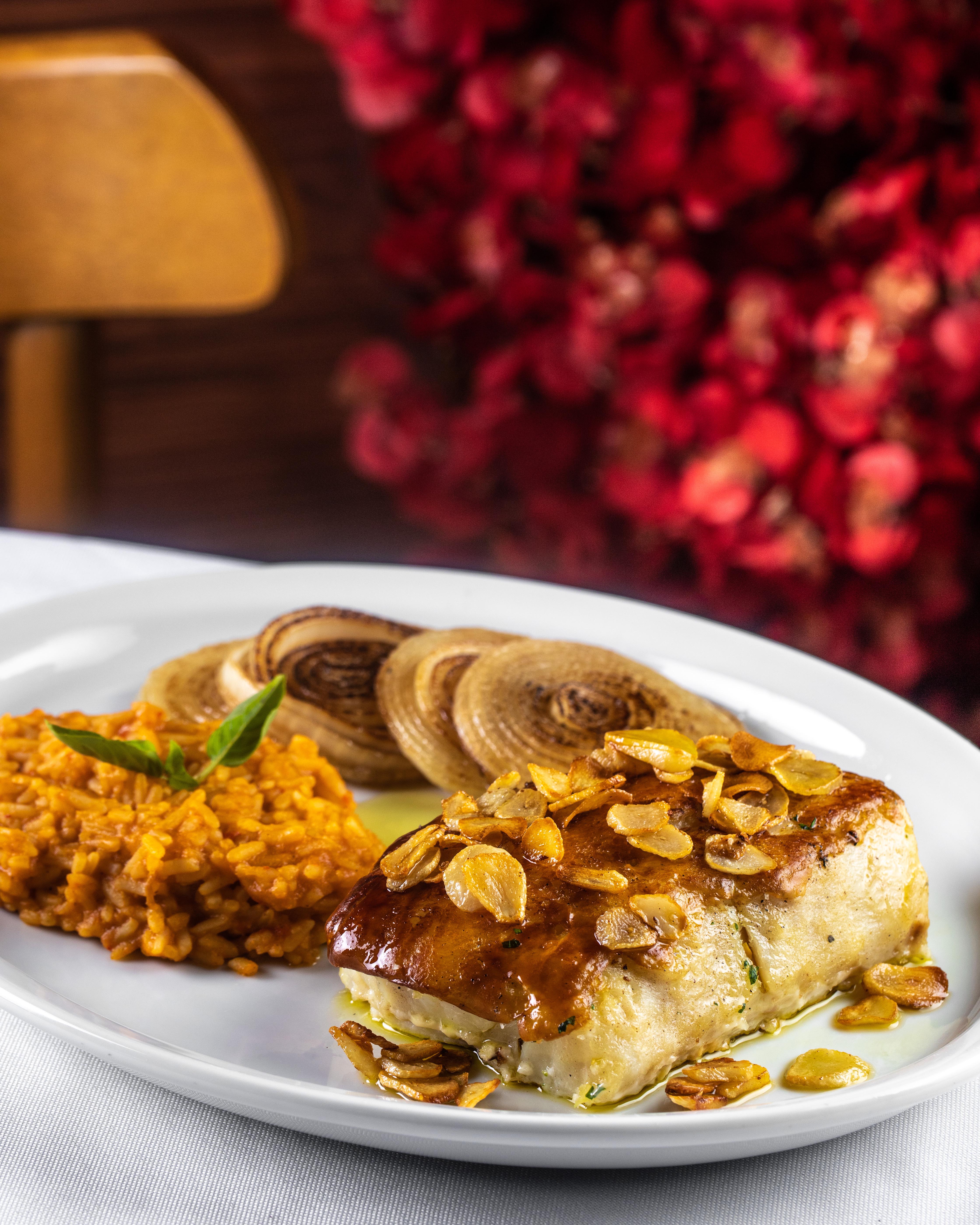 Gajos: bacalhaus e garrafa de vinho para as reservas