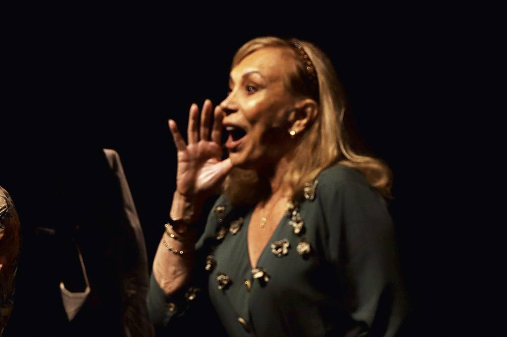 Arlete Salles e Edwin Luisi vivem amor maduro no Teatro dos Quatro