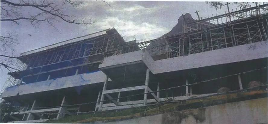 Prefeitura embarga construção no Joá, mas vizinhos dizem que obra continua