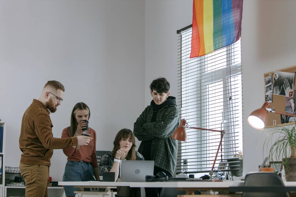 LGBTs brasileiros buscam trabalhar em empresas mais inclusivas