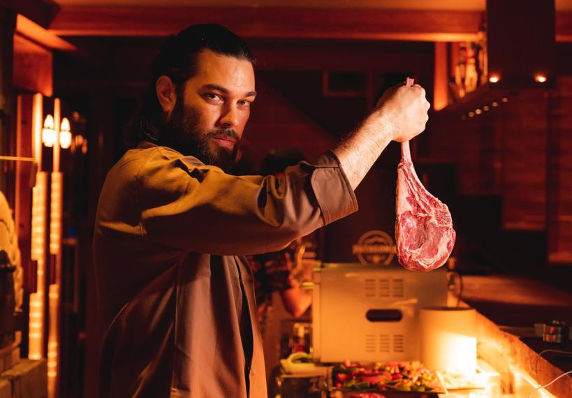 Rufino: o experiente Agustín Brañas está à frente do fogo e das carnes Rufino: o experiente Agustín Brañas está à frente do fogo e das carnes