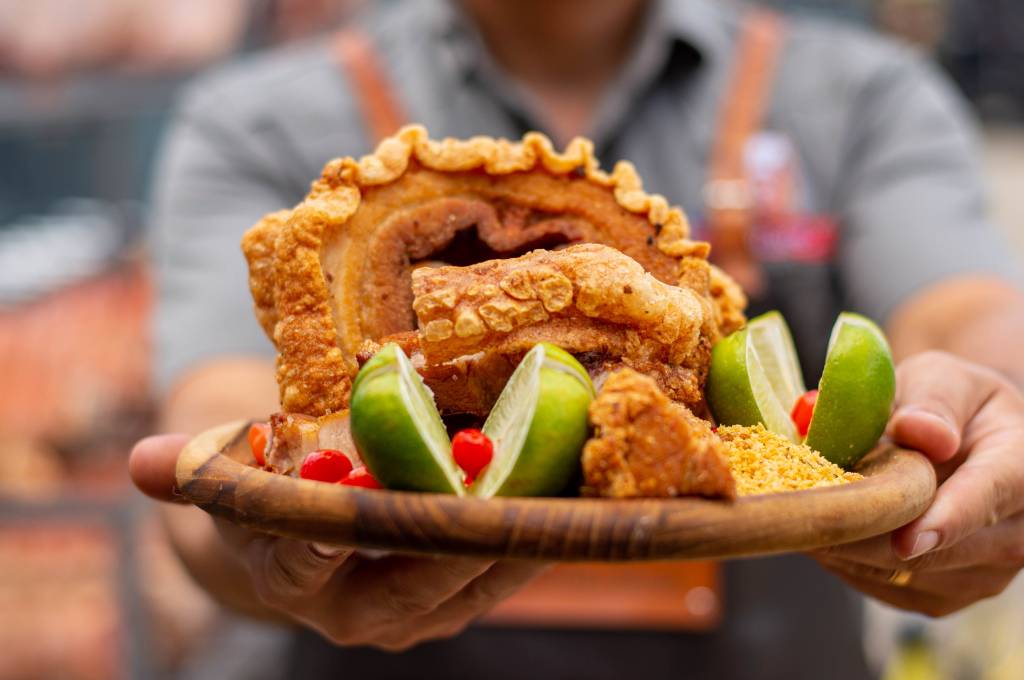 Open bar de sanduba, torresmo e cerveja: festas gastronômicas no Rio