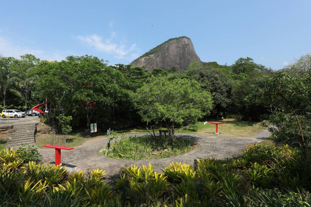 Restauradas, esculturas de Oscar Niemeyer voltam ao Parque Dois Irmãos