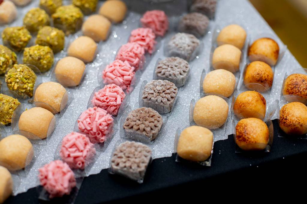 brulée, beijinho, capuccino (o de flor), colorê, beijinho de novo e pistache Caramelle Lu: uma aquarela de sabores variados em kits