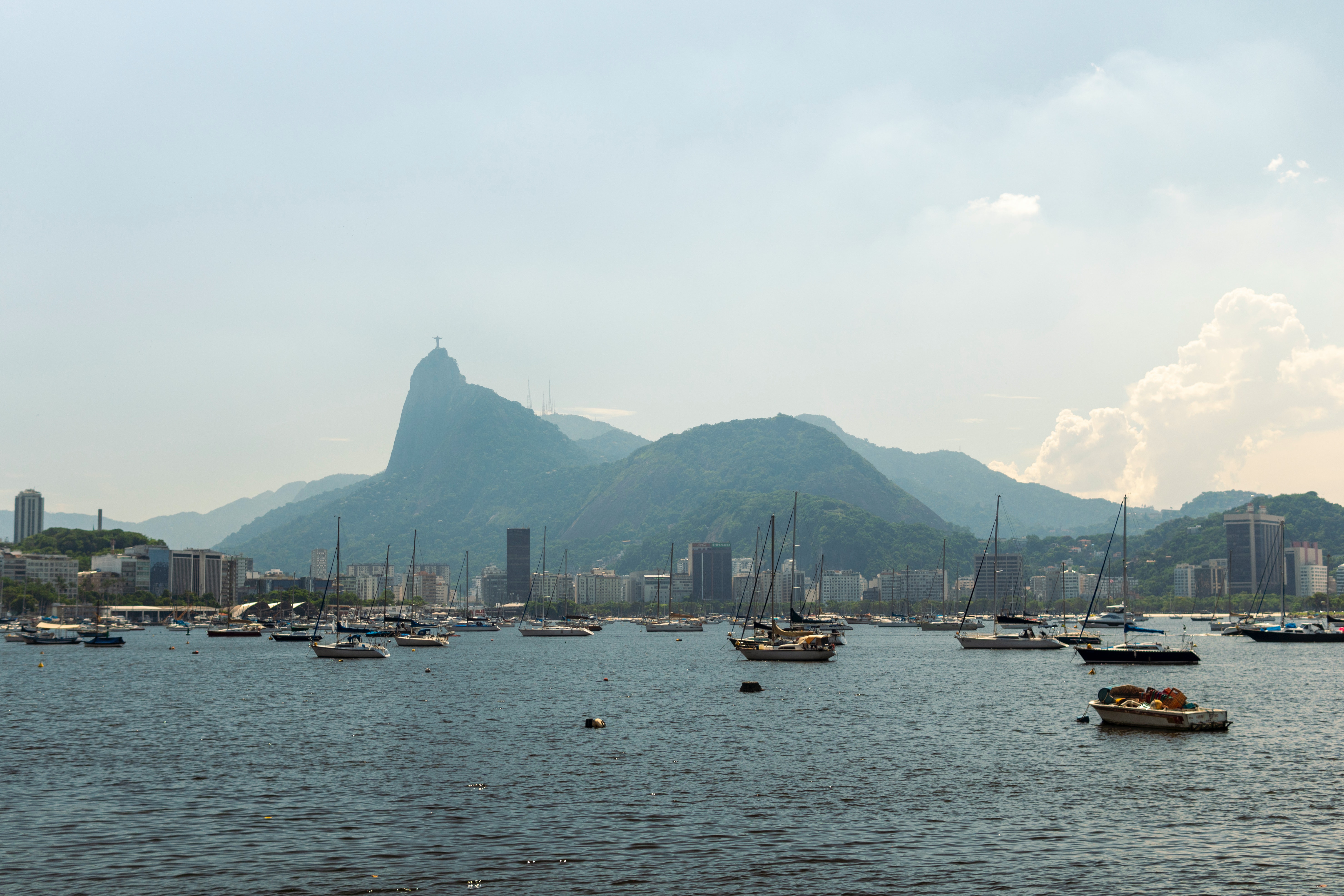 Rio ganha show de drags em barco na Baía de Guanabara