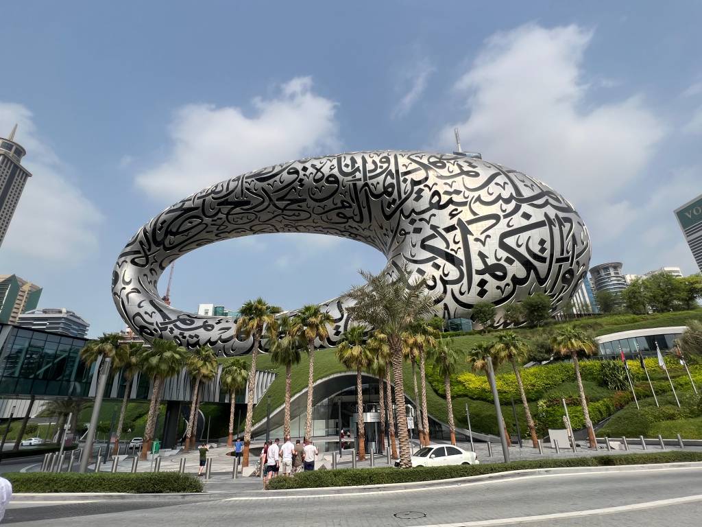 O prédio mais bonito do mundo: o instigante Museu do Futuro em Dubai