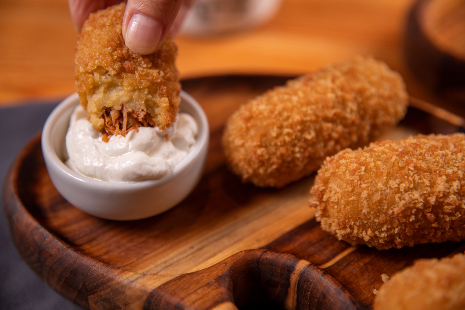 Bistrogro: croquetas de carne de porco defumada com cream cheese