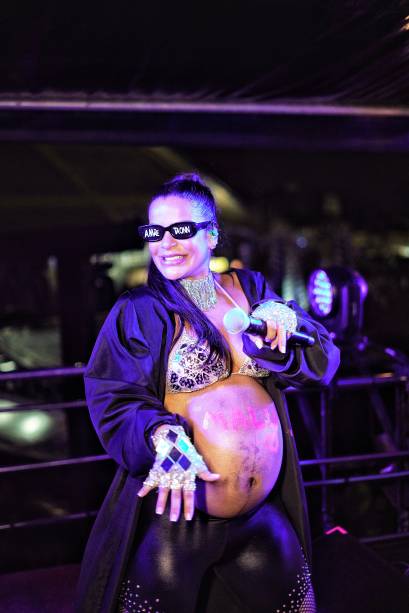 Cantora anunciou no evento data de retorno ap&oacute;s nascimento da filha