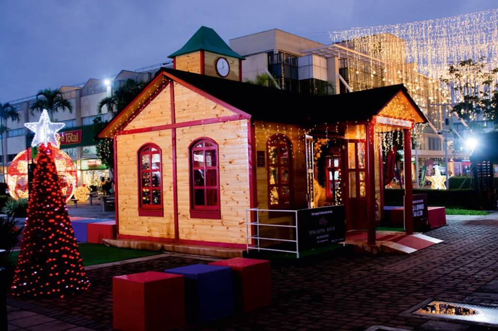 Decoração-de-Natal-Uptown—casa-do-Papai-Noel,-elementos-instagramaveis-e-cordoes-de-luz.jpg Decoração-de-Natal-Uptown—casa-do-Papai-Noel,-elementos-instagramaveis-e-cordoes-de-luz.jpg