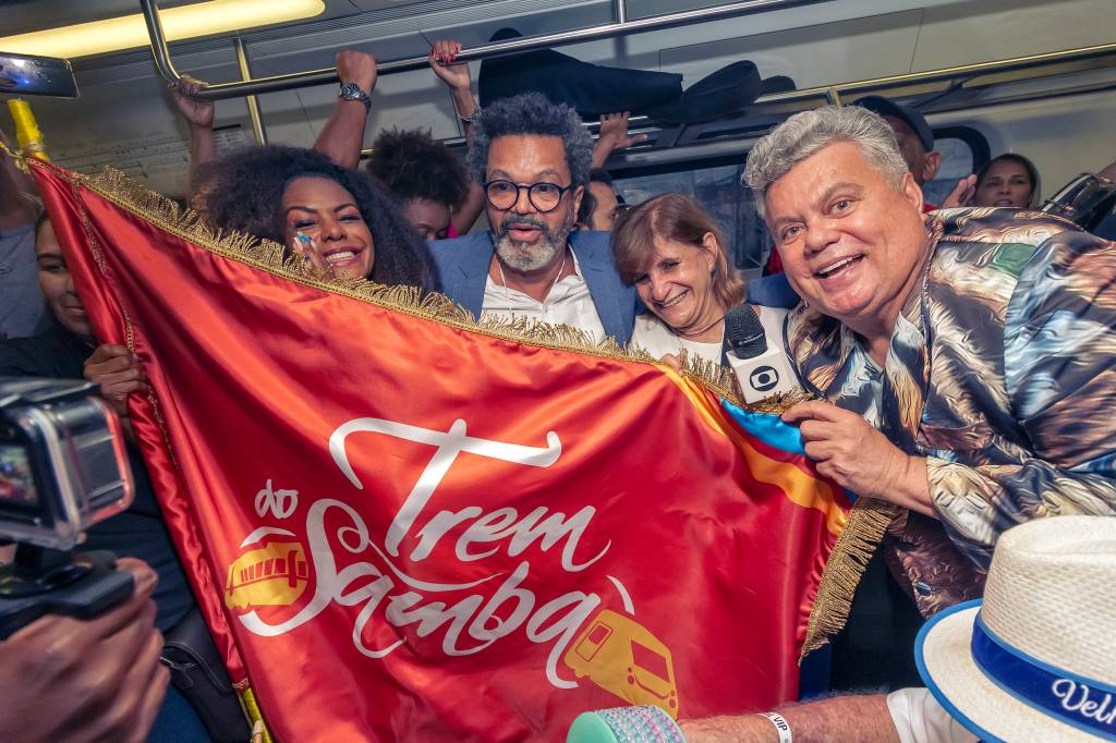 Mais uma vez o Trem do Samba parte da Central para Oswaldo Cruz