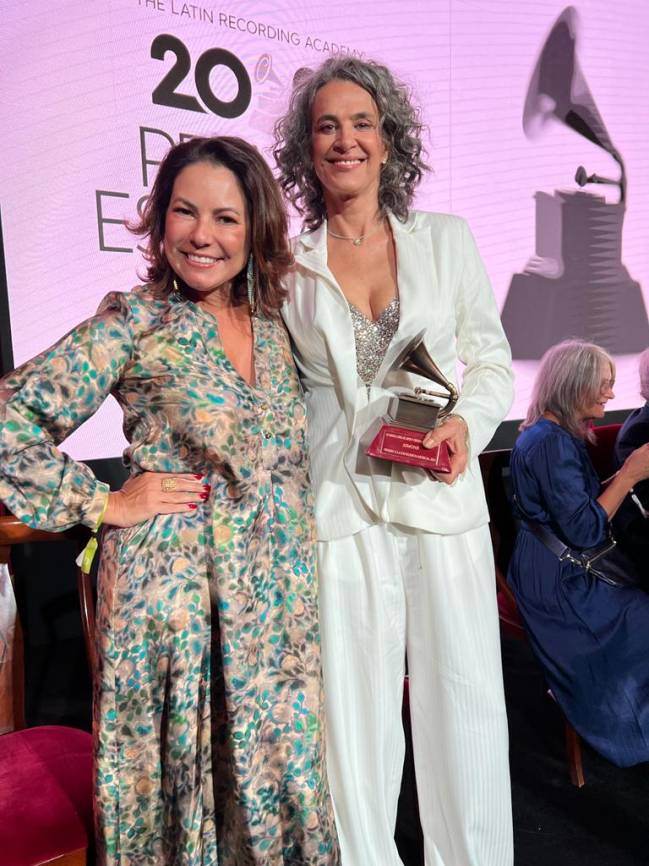 Renata Araújo e Simone Renata Araújo e Simone