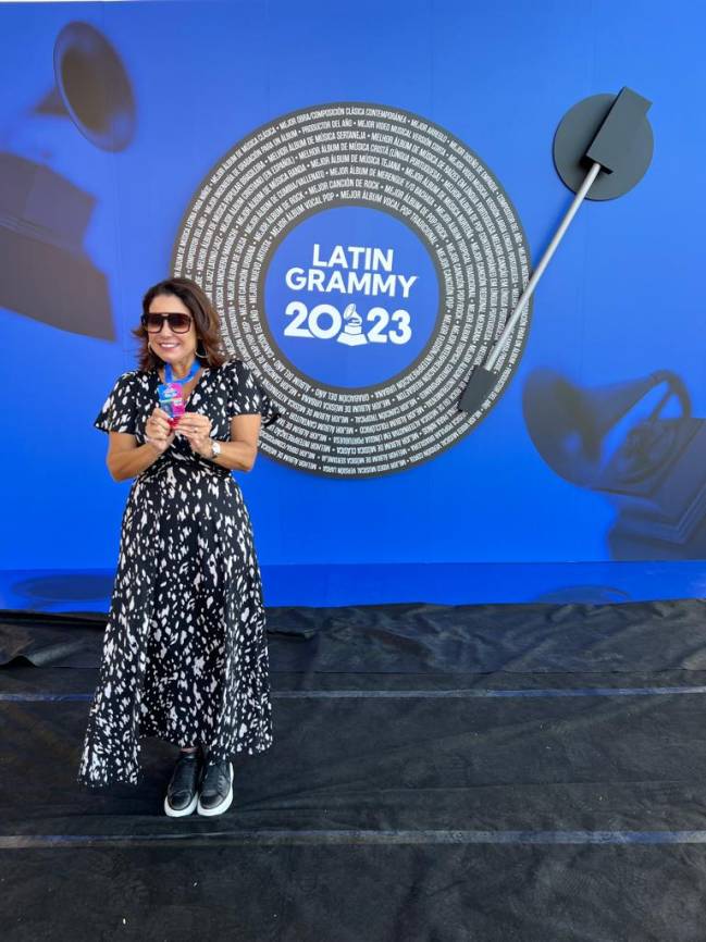 renata araújo grammy latino