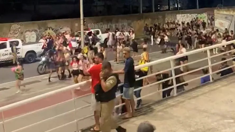 Fãs da banda RBD relatam tumulto e arrastão na saída de show no Engenhão