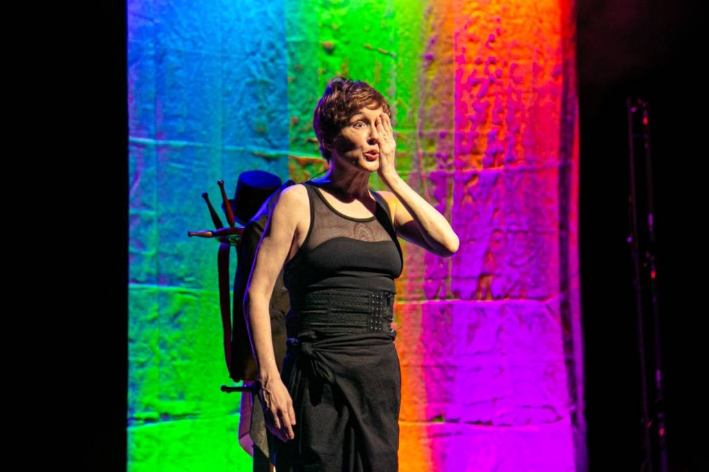 Peça sobre gênero fluído está em cartaz no Rio