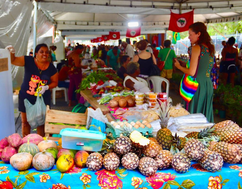 Feira do MST ocupa o Largo da Carioca com orgânicos e agroindustrializados