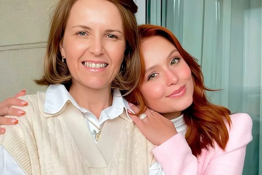 Por que mãe de Larissa Manoela foi indiciada por intolerância religiosa