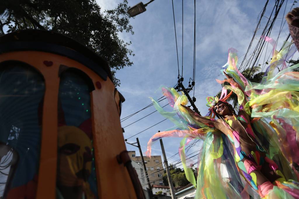 Agenda de blocos tem ensaio do Céu na Terra, aniversário do Cacique e mais