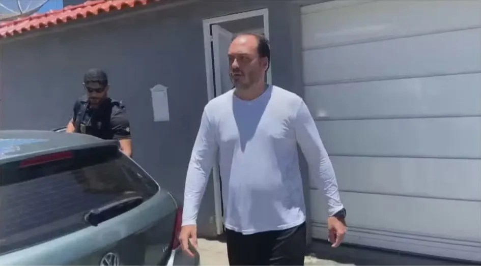 Vereador Carlos Bolsonaro nega ter recebido informações da Abin