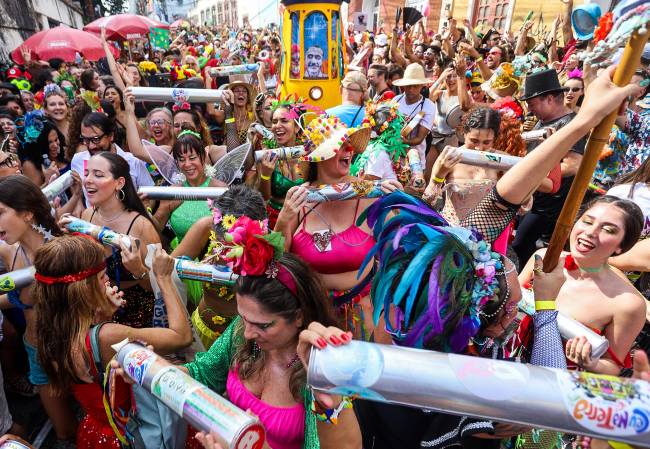 Famosa réplica do bondinho também fez parte do bloco Céu Na Terra.