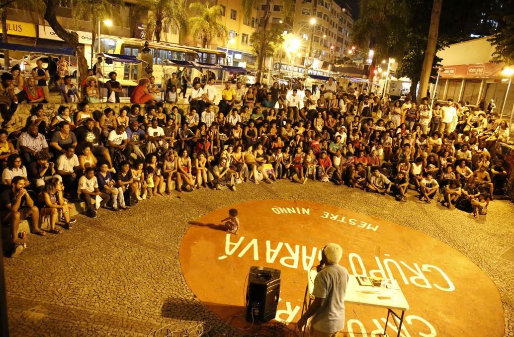 Foto da aula de Carlos Moore lotada no Leão