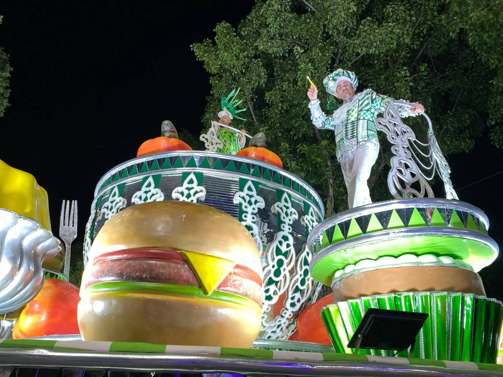 Solteiro e feliz, Adnet só tem olhos para a Mocidade e seu caju