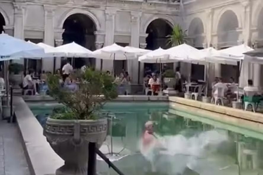 Vale tudo por um vídeo? Homem é expulso do Parque Lage ao pular na piscina