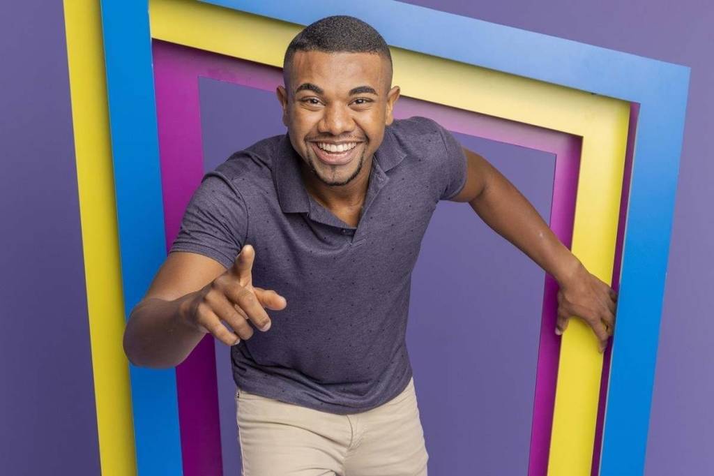 Traficantes estampam foto de Davi, do BBB 24, em embalagem de drogas