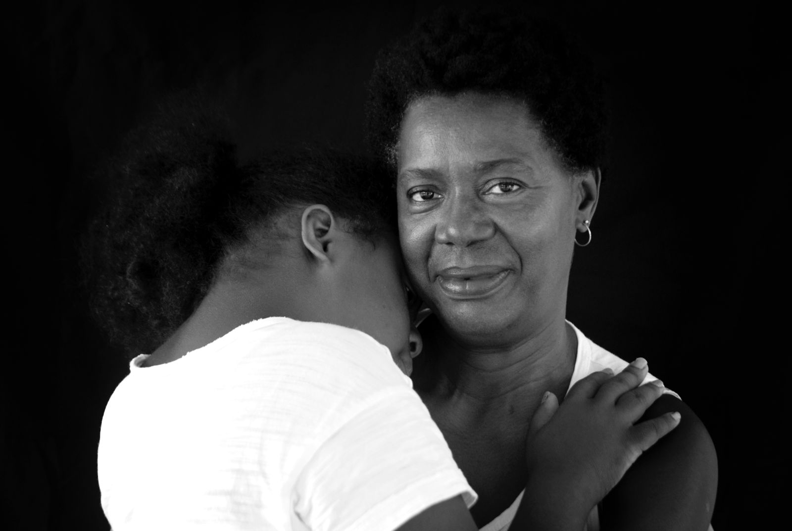 Exposição registra amor de mães pelos filhos com deficiência