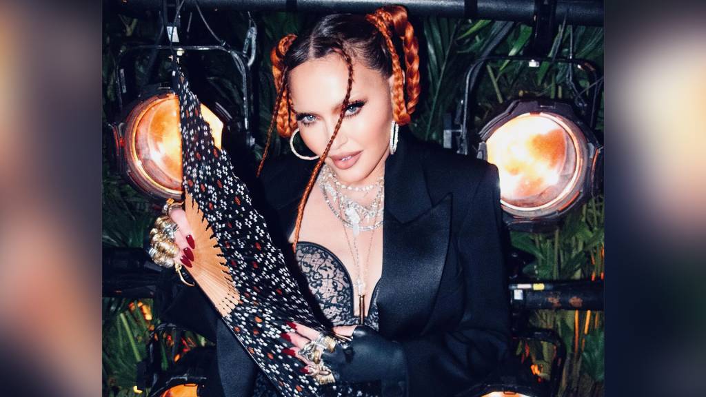 Madonna in Rio: capa de abril traz detalhes sobre show da rainha do pop