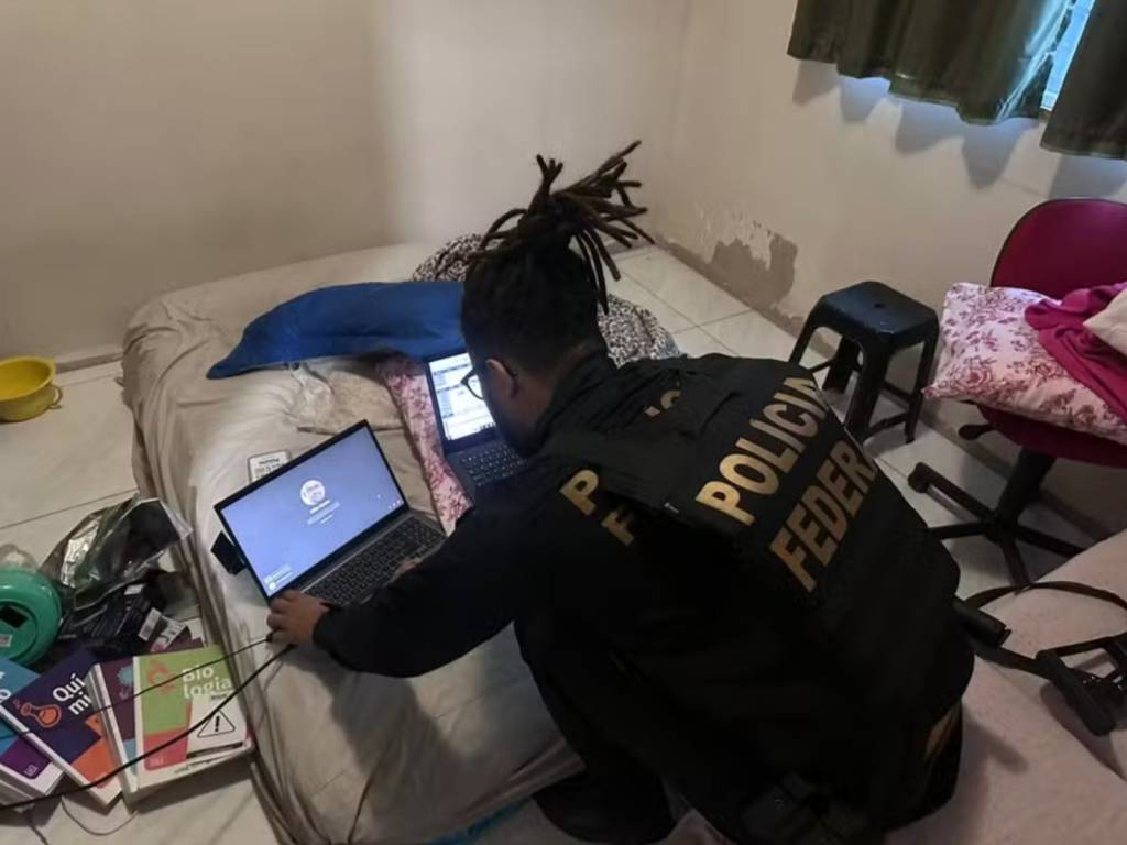Homem é preso pela PF com mais de 1000 imagens de abuso sexual infantil