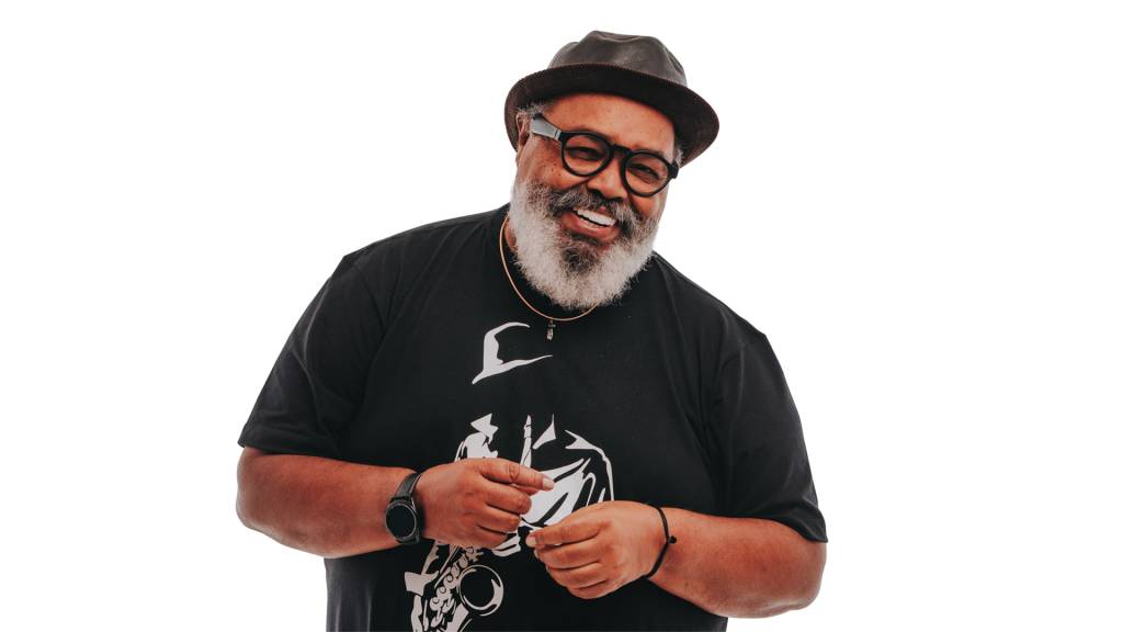 Jorge Aragão e Fundo de Quintal se apresentam em casa da Barra