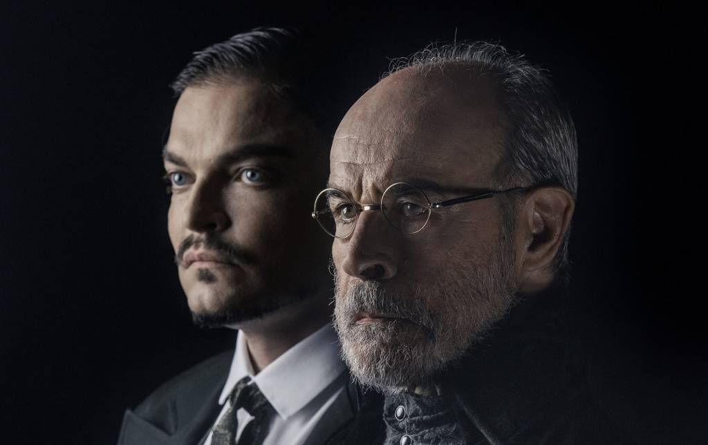 Osmar Prado encarna personagem excêntrico na peça O Veneno do Teatro