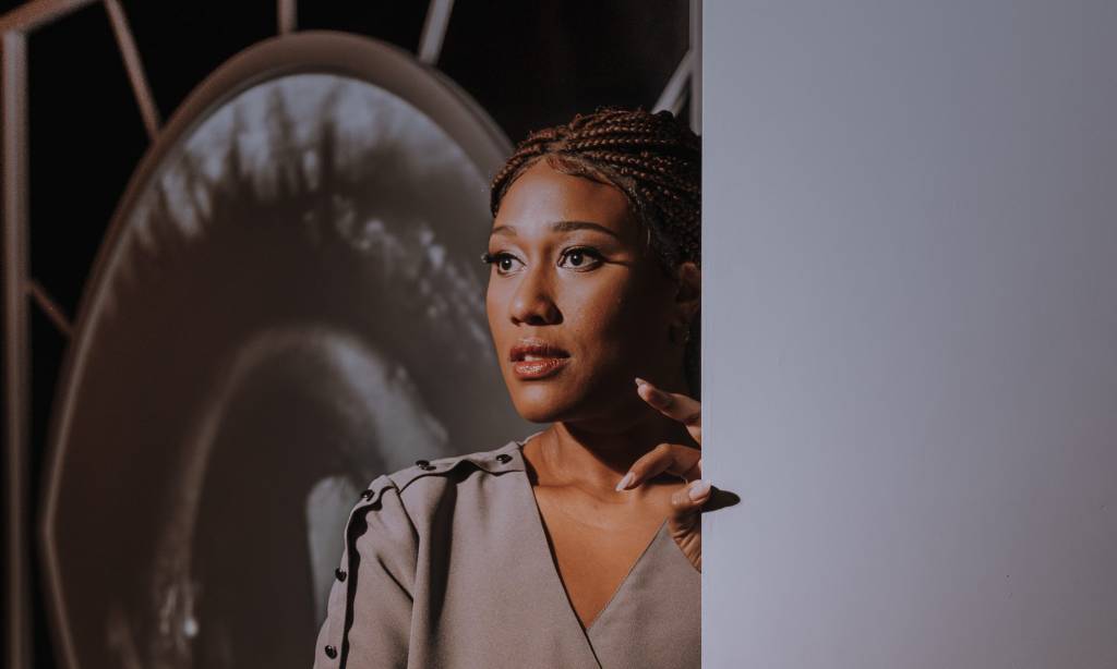 Monólogo Pequeno Manual Antirracista faz nova temporada no Rio