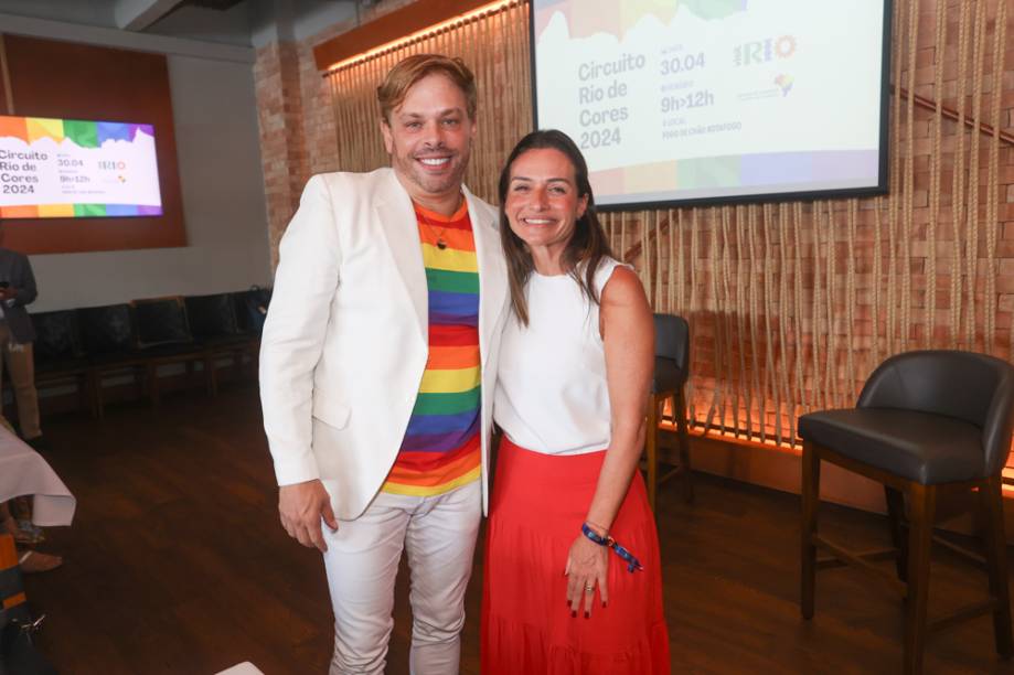 Bruno Chateaubrind, apresentador do evento, ao lado de Roberta Werner, do Visit Rio