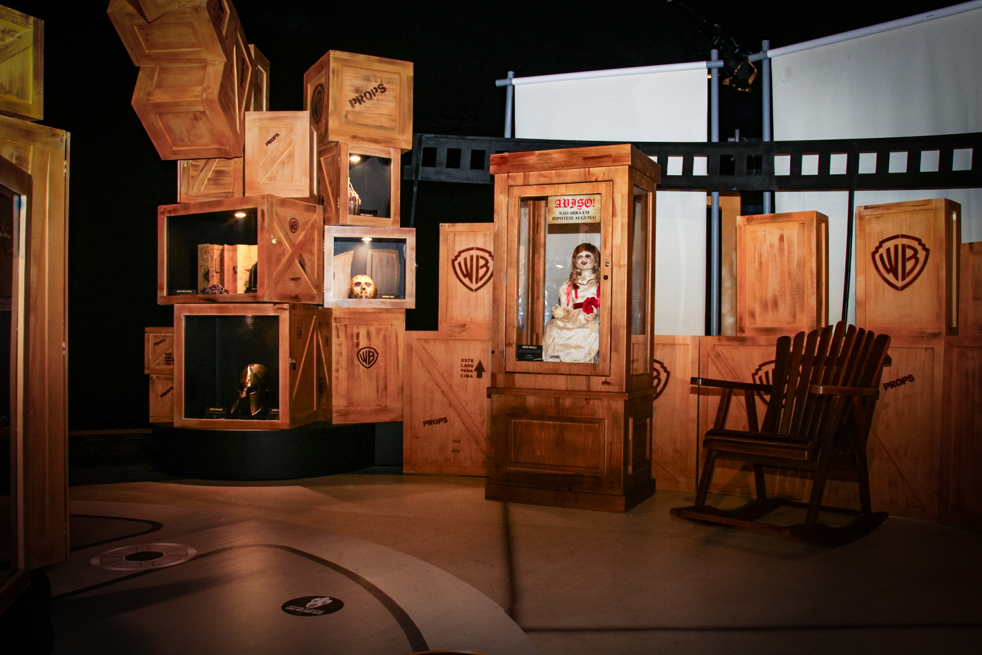 annabelle-casa-warner