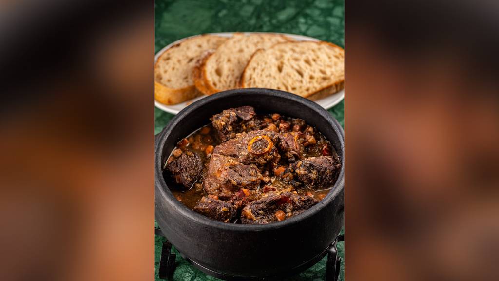 Perto do osso: casas investem em carnes suculentas para aquecer no inverno