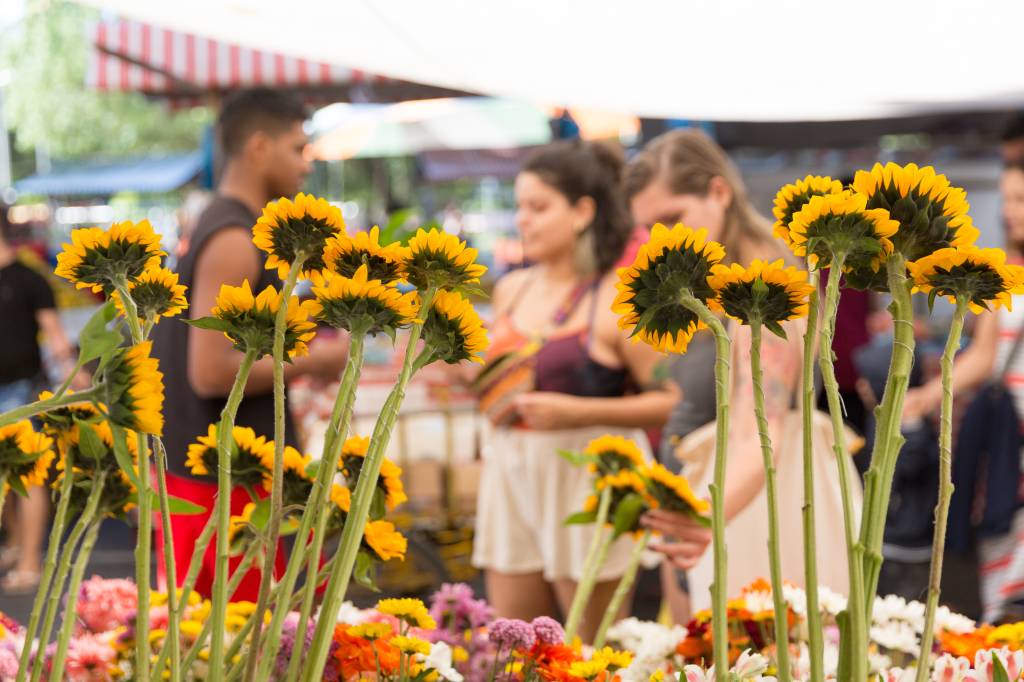 Um passeio pela feira da Glória: as comidinhas e barracas imperdíveis