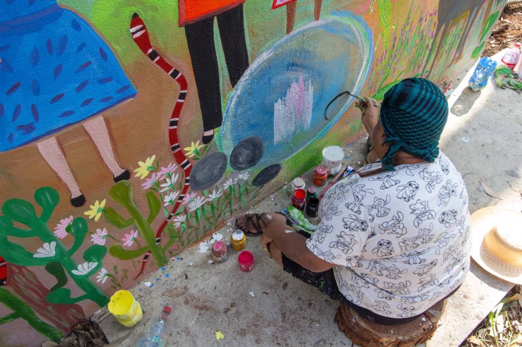 Sobre arte popular, apagamentos, projetos culturais e pontes artísticas