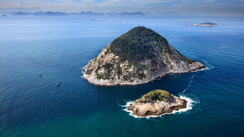 Refúgios da biodiversidade, Ilhas Cagarras sofrem com acúmulo de lixo