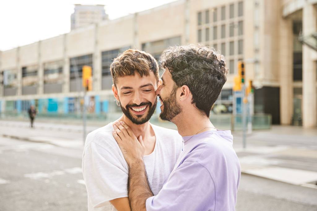 Não é o Grindr! Veja qual app de namoro está ganhando espaço entre LGBTs