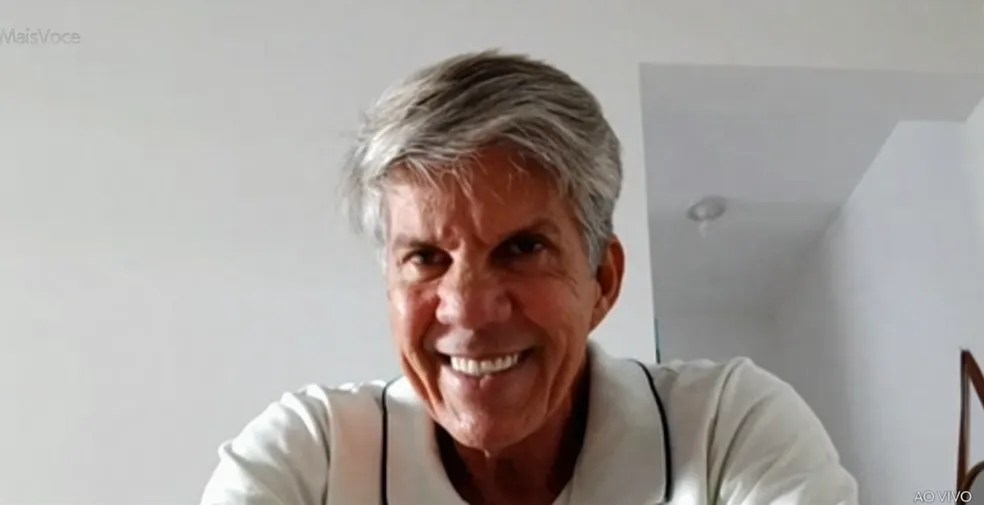 “Celular não para”, diz viúvo que espalhou outdoors para arranjar um amor