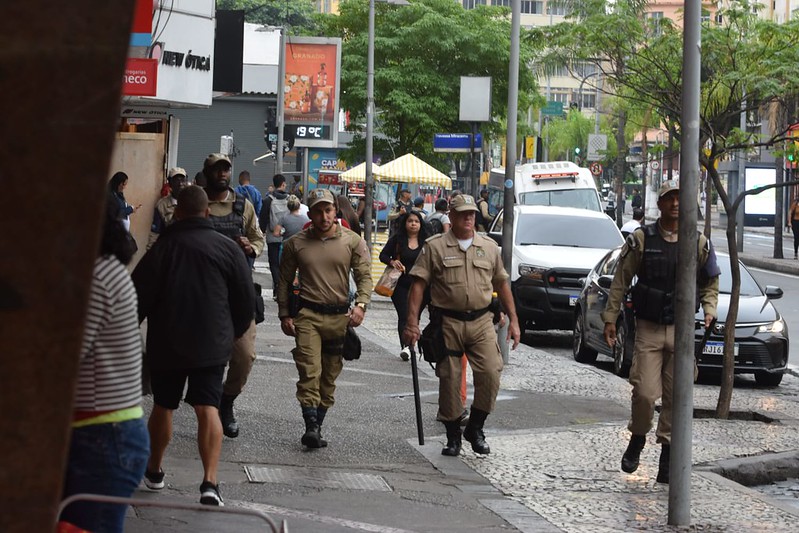 Guarda Municipal começa a coibir camelôs irregulares no Méier e Madureira